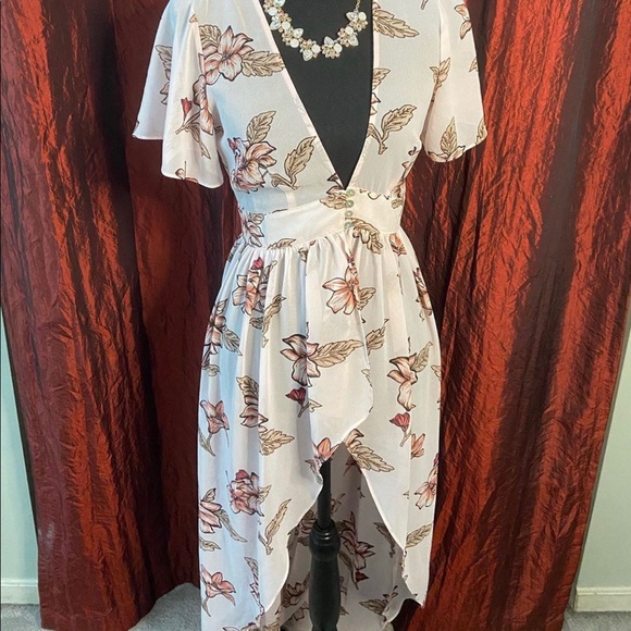 ✨BRAND NEW WITH TAGS✨ - Picture 4 of 4